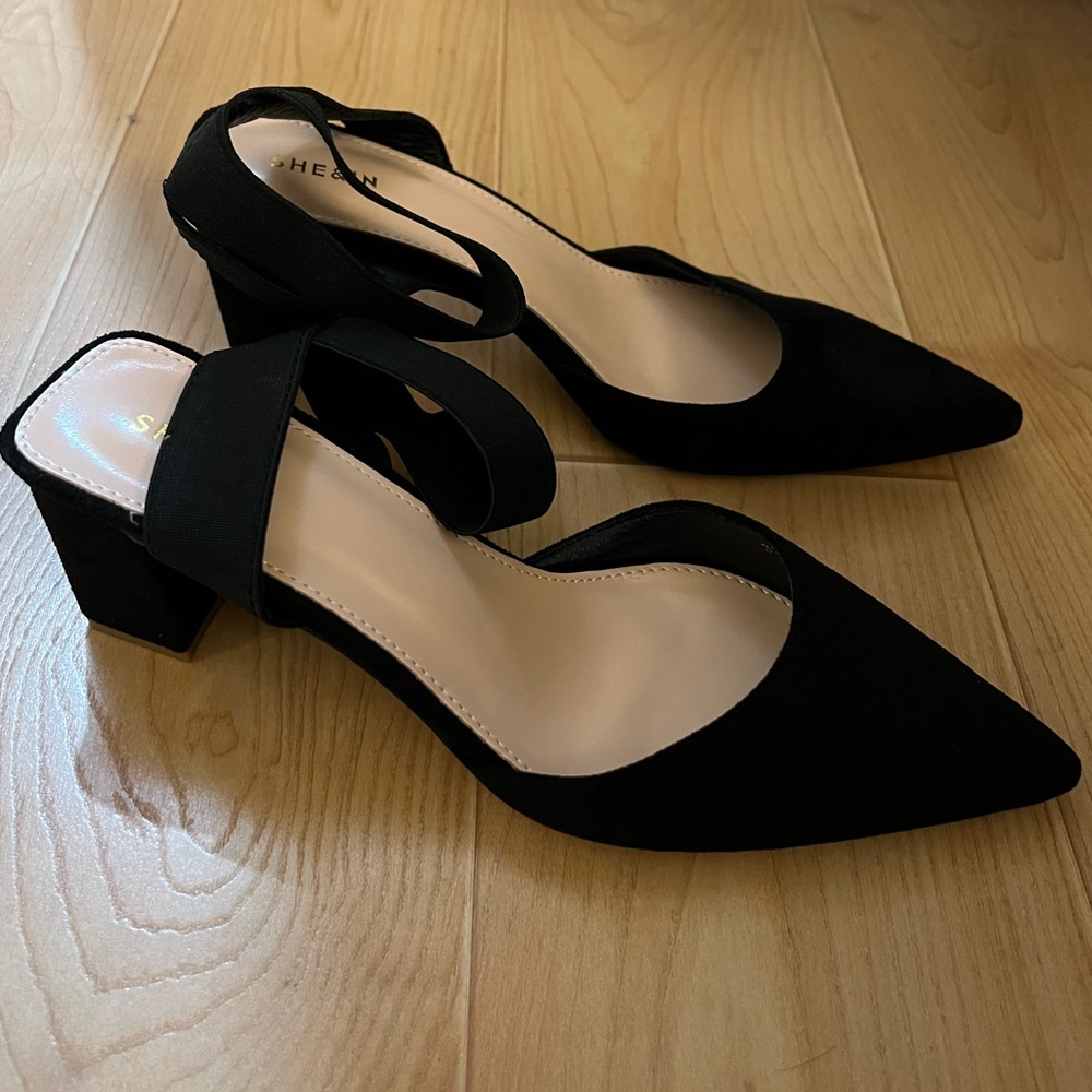 Cute pointed toe shoe